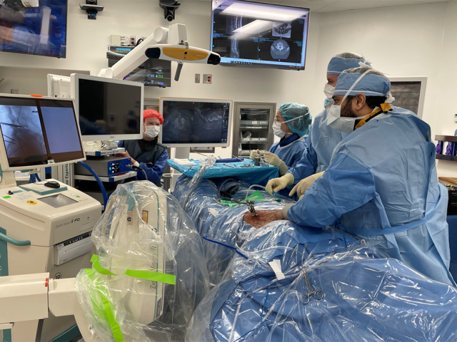Dr. Hussain Performs First 3D-Navigation-Guided Endoscopic Lumbar Fusion in New York City